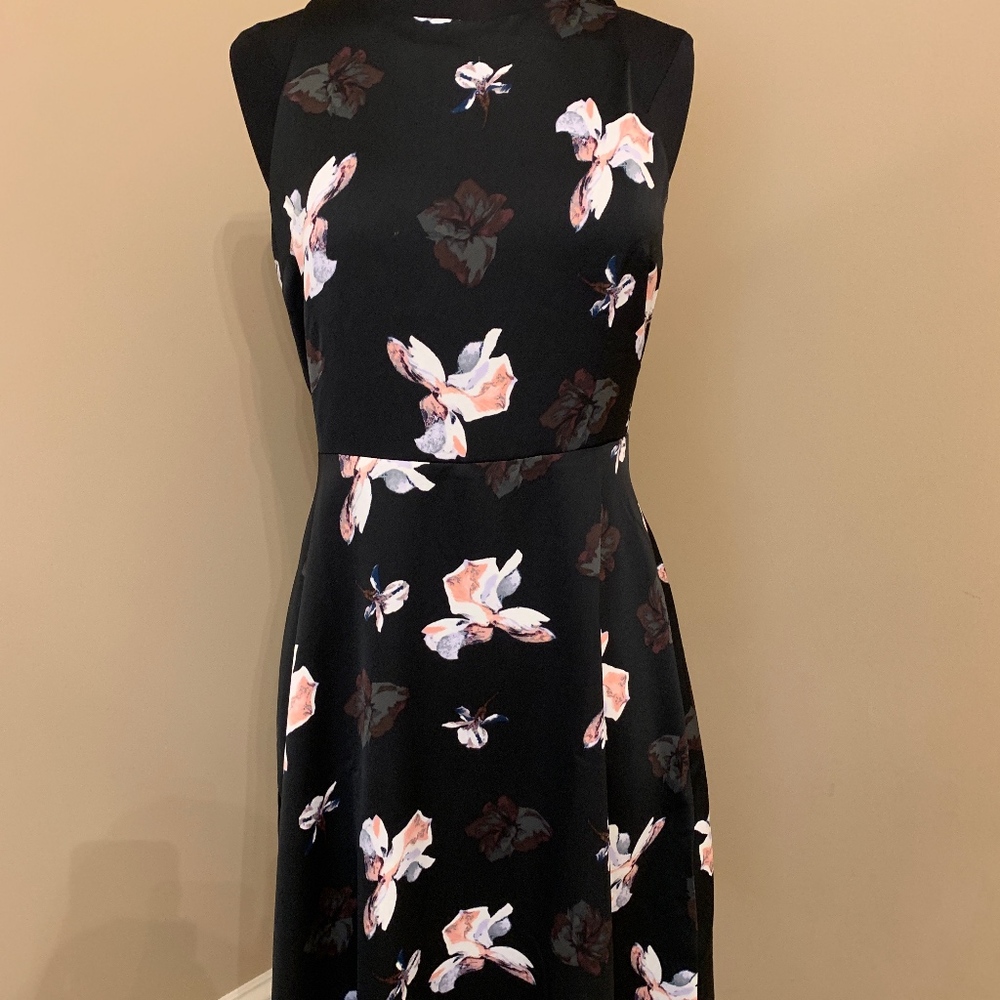 BANANA REPUBLIC  floral dress size 4 NWT